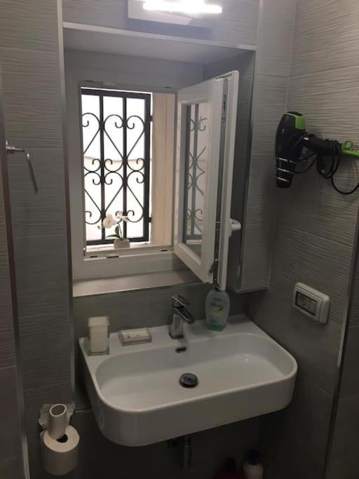 Beautiful Apartment Next To Piazza Di Spagna روما المظهر الخارجي الصورة
